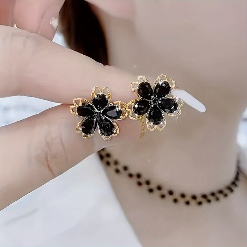 Temperament Black Color Flower Stud Earrings Simple Style Zinc Alloy Ear Piercing Jewelry