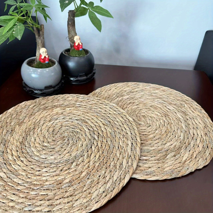 4Pcs Japanese Hand-Woven Grass Placemats: Thickened Non Scalding Round Heat Insulating Placemats for Family Dining Table, Tea Set Placement, Applicable To A Wide Range of Scenarios, Practical and Beautiful At The Same Time