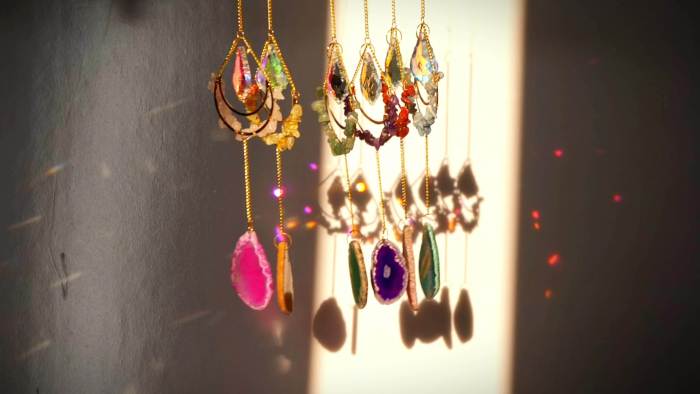 Runyangshi Natural Crystal Moon Wind Chime - Colorful Agate Sun Catcher Pendant for Home & Balcony Decor, Perfect Holiday Gift