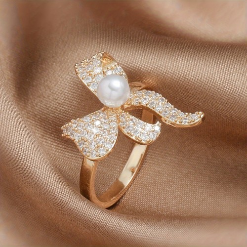 Elegant Ring with Inlay