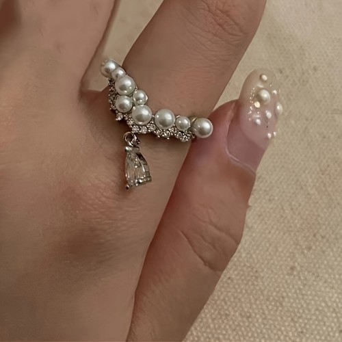 Elegant Silvery-Plated Water Drop Faux Pearl Ring with Crystal Accents - Versatile & Chic for Casual Attire or Parties