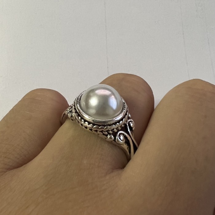 Elegant Vintage-Inspired Silvery-Plated Copper Ring with Faux Pearl - Perfect for Engagements, Anniversaries & Casual Attire