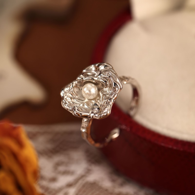 Elegant Vintage-Inspired Faux Pearl Ring - Adjustable, Chic & Simple Design for Casual Attire or Gifting