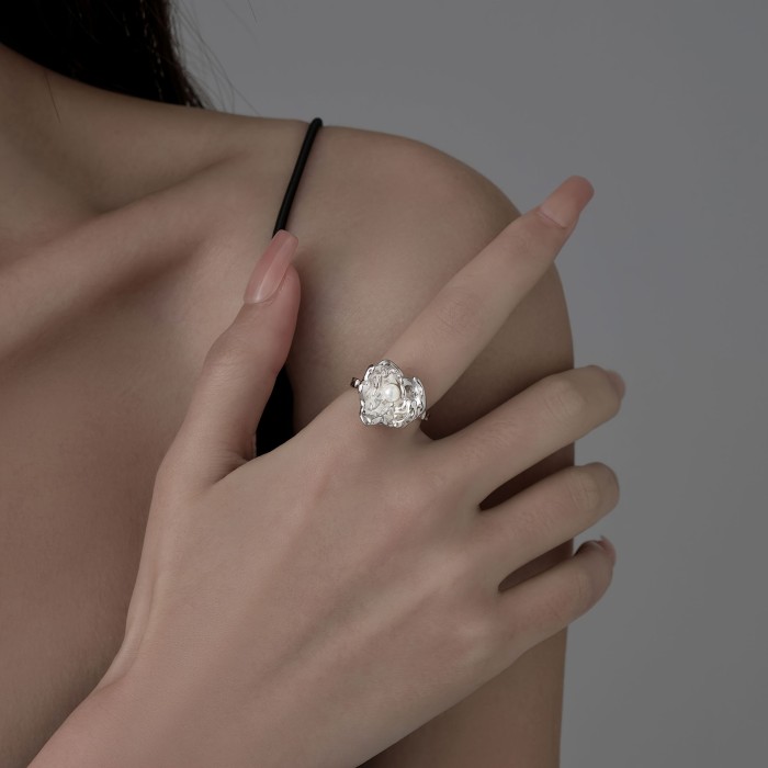 Elegant Vintage-Inspired Faux Pearl Ring - Adjustable, Chic & Simple Design for Casual Attire or Gifting