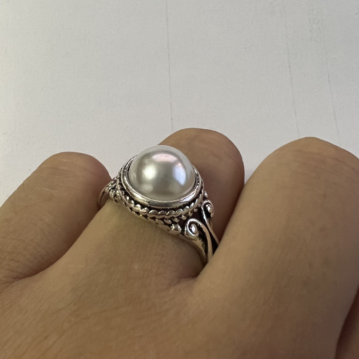 Elegant Vintage-Inspired Silvery-Plated Copper Ring with Faux Pearl - Perfect for Engagements, Anniversaries & Casual Attire