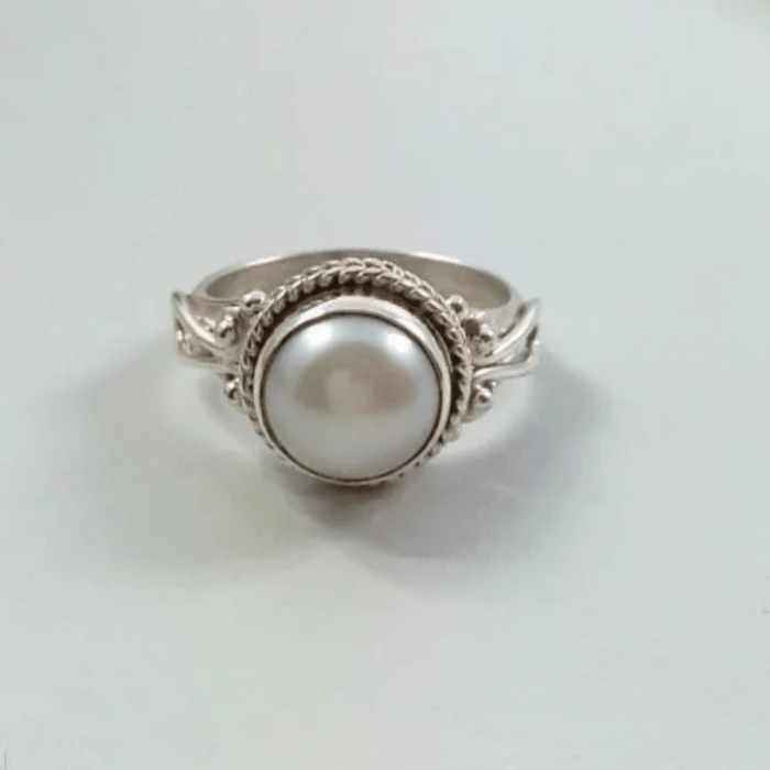 Elegant Vintage-Inspired Silvery-Plated Copper Ring with Faux Pearl - Perfect for Engagements, Anniversaries & Casual Attire