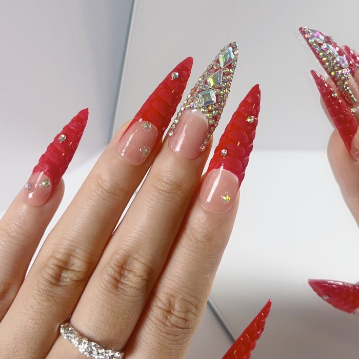 10Pcs Handmade Press On Nails Kit Long Stiletto Red Bling Glitter Glistening Iridescent Luxurious Rhinestone Decor Japanese Style Modern Elegant Minimalist Korea Style Fresh Design Chic French Style Neutral Classical Cute