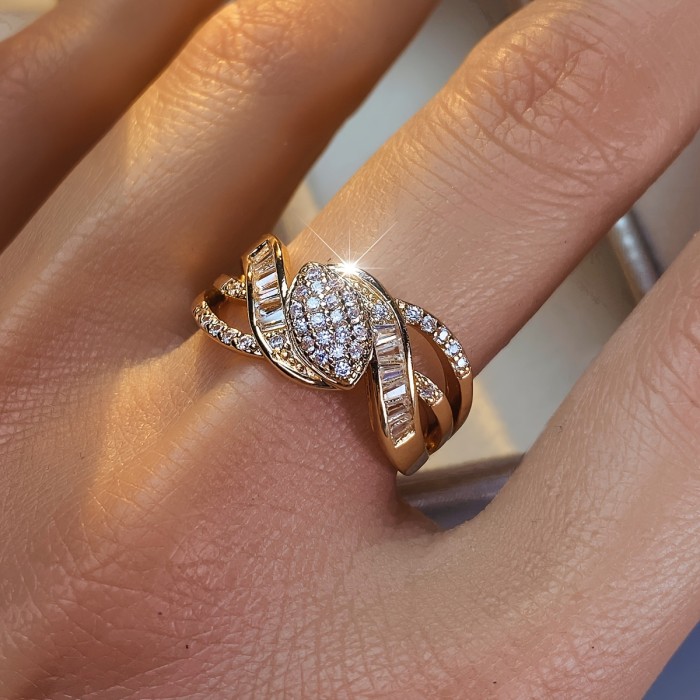 Elegant Vintage-Inspired Geometric Irregular Ring with Cubic Zirconia - Fashionable Women's Accessory for Parties & Casual Wear