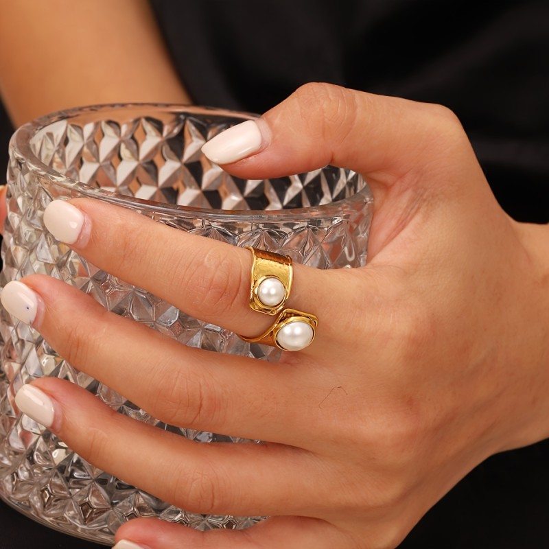 Vintage Elegant French-Inspired Hepburn Style Twisted Wide Band Ring with Imitation Pearl Inlay - Stainless Steel Jewelry for Women, Perfect for Daily Wear, Parties, Weddings - All-Season Luxurious Accessory with a Simple, Elegant Design - Valentine's Day Gift Idea