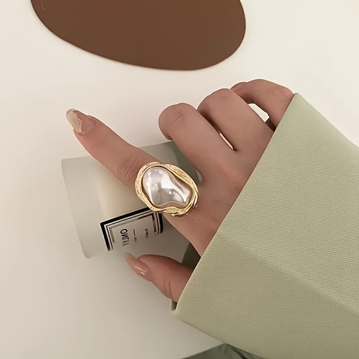 1pc Baroque Style Adjustable Faux Pearl Ring, Golden Shell Design, Unique Shape, Vintage Vacation Accessory For Spring\u002FSummer Season