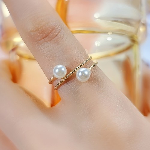 Elegant Adjustable Open Ring with Faux Pearl - Chic & Simple Design for Women, Perfect for Parties and Casual Wear