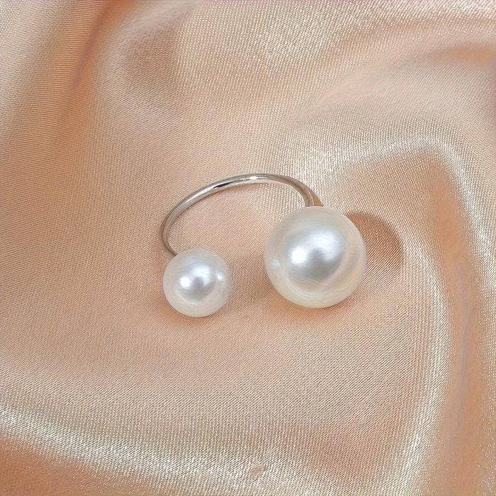 Elegant Adjustable Faux Pearl Ring for Women - Versatile & Chic, Perfect for Casual Attire and Special Occasions