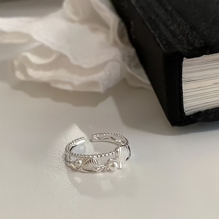 Vintage Faux Pearl Shell Adjustable Ring - Retro Simple Fashionable Chic Design - Versatile Party Accessory - No Electricity Required - Non-Feathered Material