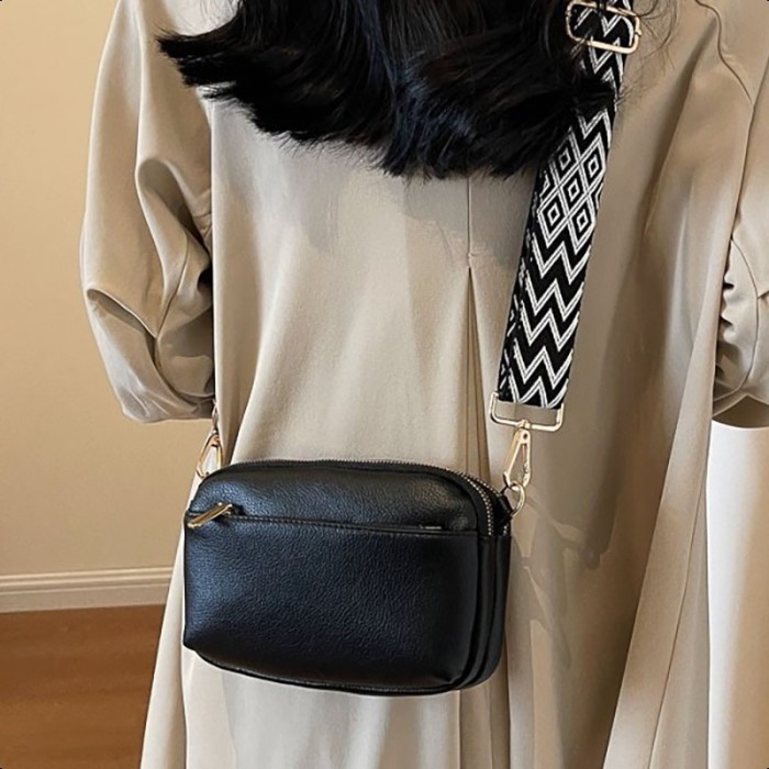 Small versatile simple shoulder bag, women's mini crossbody bag, fashionable PU leather shoulder bag, versatile women's wide shoulder strap crossbody bag, wide shoulder strap square wallet