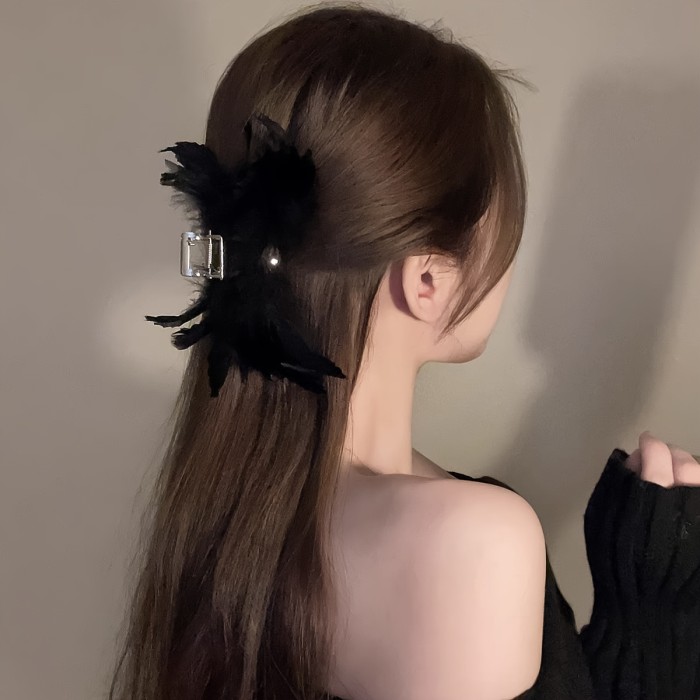 Elegant Ostrich Feather Hair Claw - Large, Strong Grip Shark Clip for Ballet & Stage Performances - Vintage Style Alloy Accessory