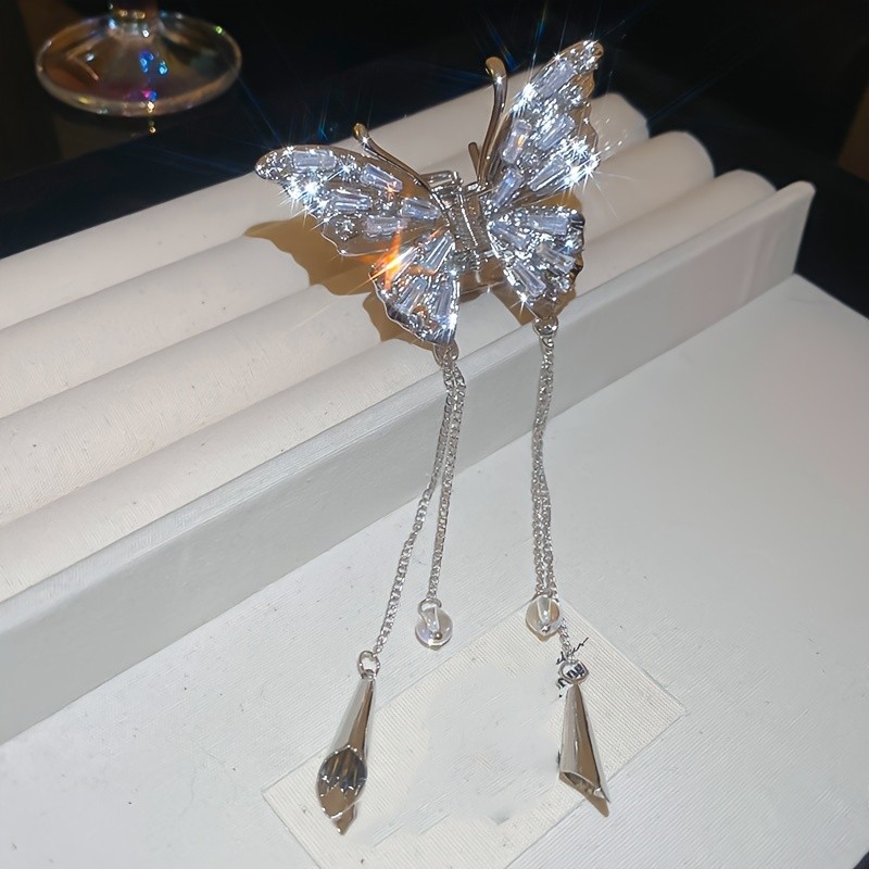 Elegant Chinese Style Hair Clip With Butterfly And Rhinestone Decorations