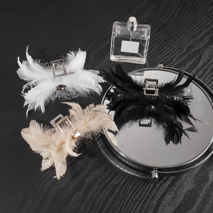 Elegant Ostrich Feather Hair Claw - Large, Strong Grip Shark Clip for Ballet & Stage Performances - Vintage Style Alloy Accessory