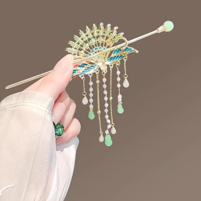 Elegant Vintage-Inspired Peacock Hairpin with Imitation Jade & Tassel - Zinc Alloy, Twist\u002FHollow Design for Cheongsam & Traditional Dress Accessories