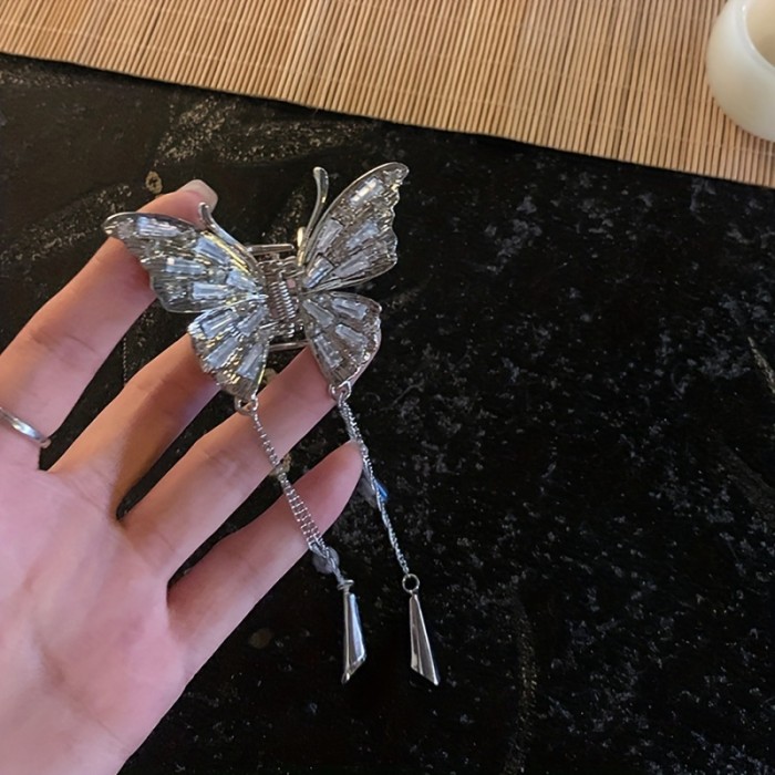 Elegant Chinese Style Hair Clip With Butterfly And Rhinestone Decorations