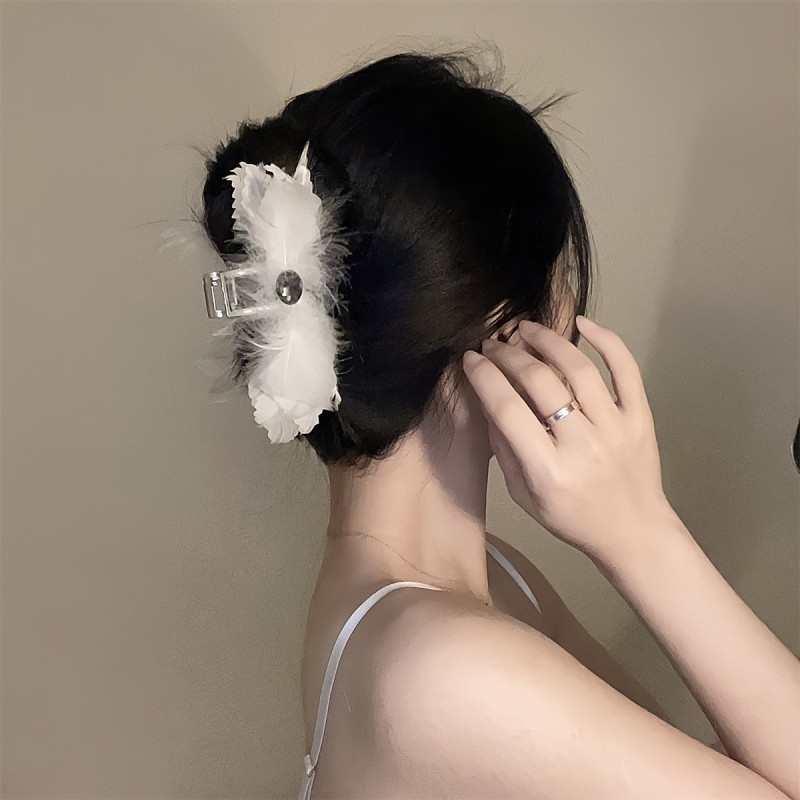 Elegant Ostrich Feather Hair Claw - Large, Strong Grip Shark Clip for Ballet & Stage Performances - Vintage Style Alloy Accessory