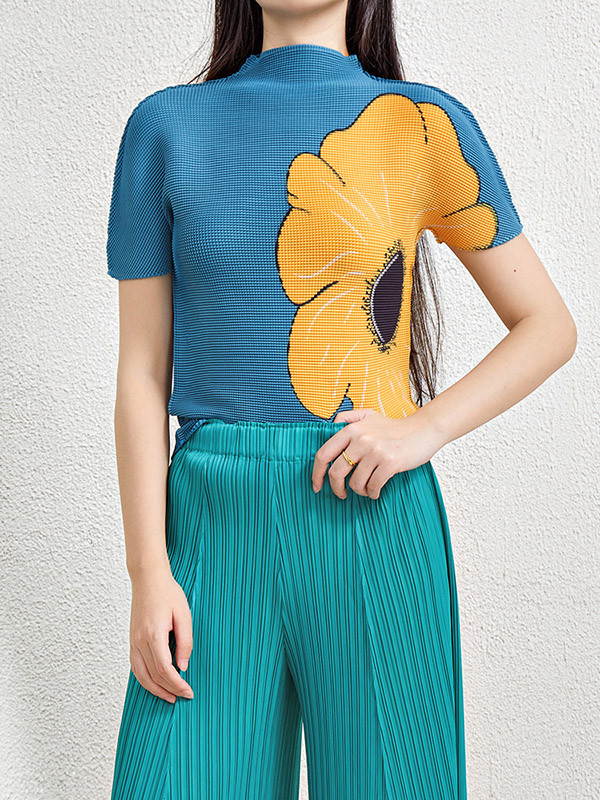 Pleated Flower Print Short Sleeves Mock Neck T-Shirts Tops