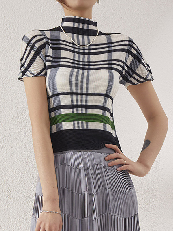 Pleated Contrast Color Short Sleeves Mock Neck T-Shirts Tops
