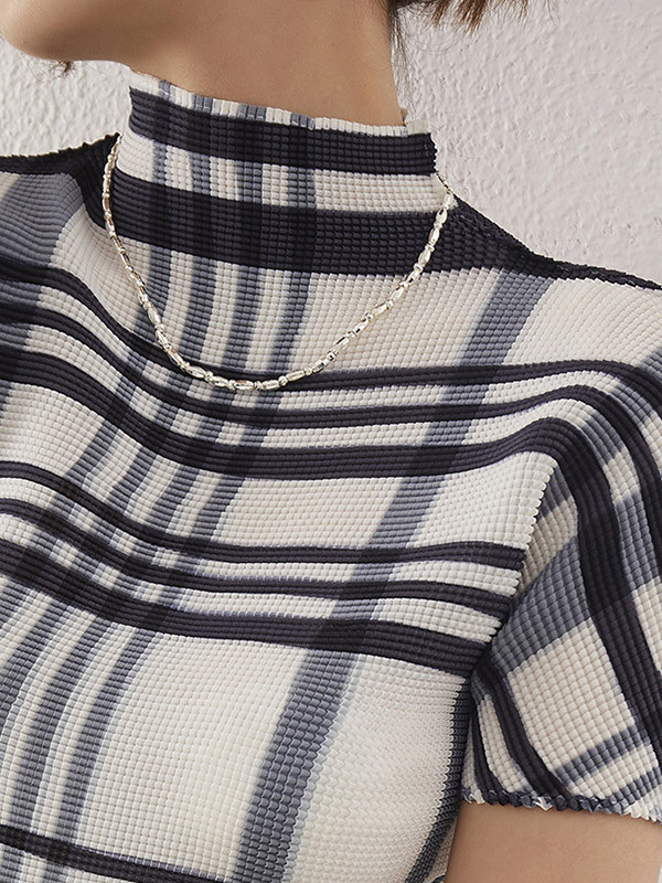 Pleated Contrast Color Short Sleeves Mock Neck T-Shirts Tops
