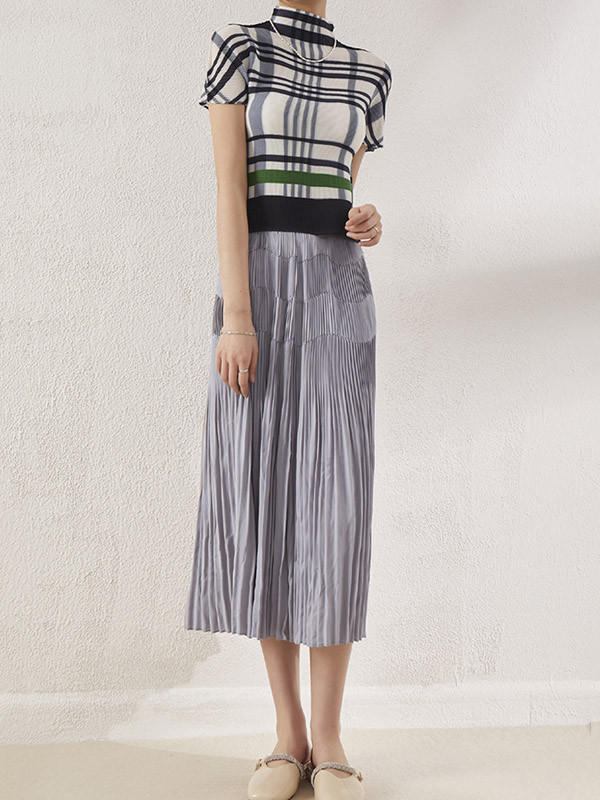 Pleated Contrast Color Short Sleeves Mock Neck T-Shirts Tops