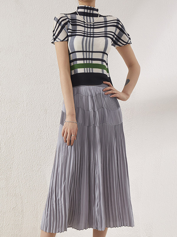 Pleated Contrast Color Short Sleeves Mock Neck T-Shirts Tops