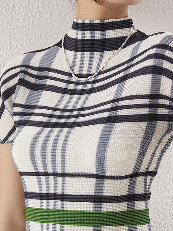 Pleated Contrast Color Short Sleeves Mock Neck T-Shirts Tops