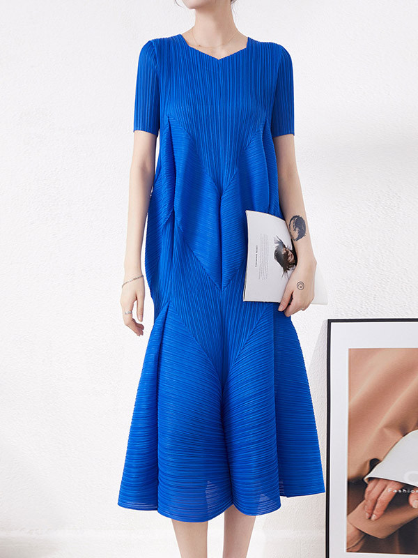 Solid Color Pleated Short Sleeves Normcore Round-Neck Midi Dresses