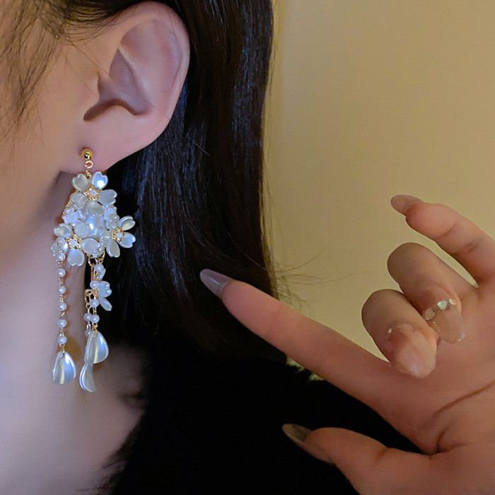 2pcs Silvery Needle Flower Pearl Tassel Long Earrings, Light Luxury, Niche High-End Design, Elegant Temperament, Retro Fashion Earrings