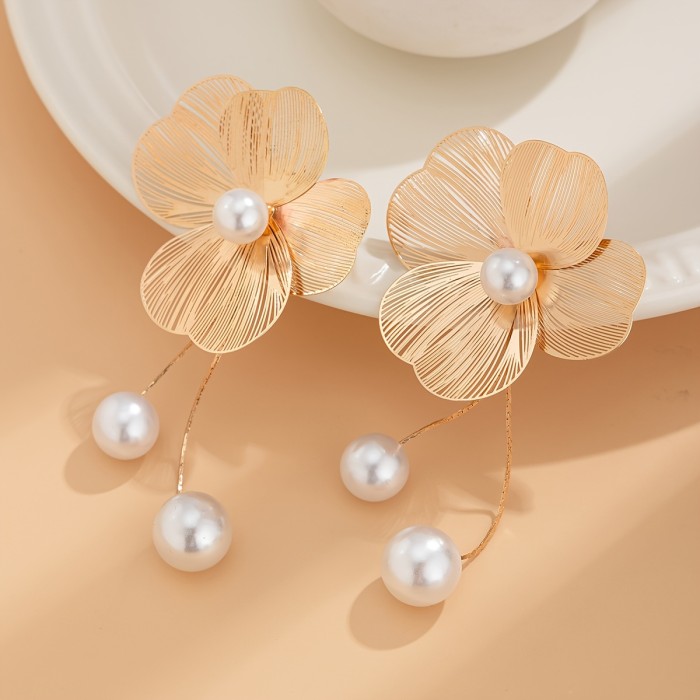 A Pair Of Sweet And Elegant Earrings With Imitation Pearl Flowers And Tassels For Women's Holidays, Birthdays, Dates, Dance Parties, Vacations, Shopping, Daily Commuting Accessories
