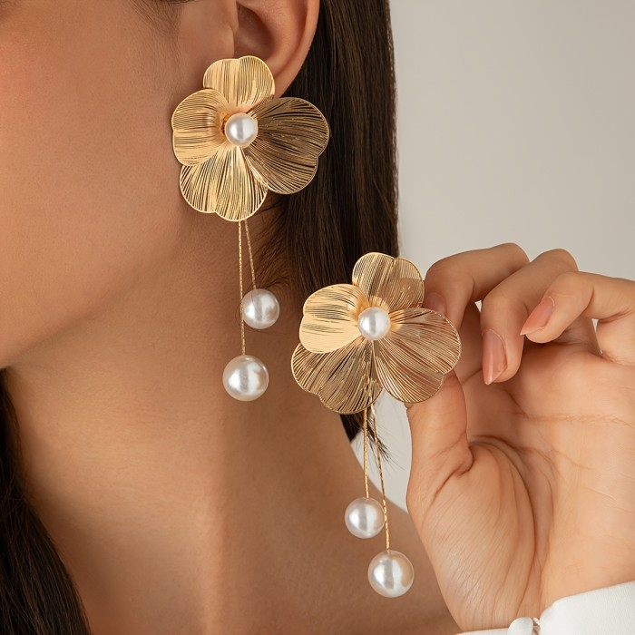 A Pair Of Sweet And Elegant Earrings With Imitation Pearl Flowers And Tassels For Women's Holidays, Birthdays, Dates, Dance Parties, Vacations, Shopping, Daily Commuting Accessories