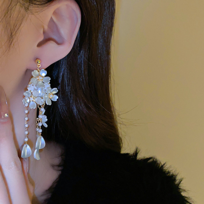 2pcs Silvery Needle Flower Pearl Tassel Long Earrings, Light Luxury, Niche High-End Design, Elegant Temperament, Retro Fashion Earrings
