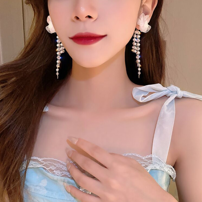 1 Pair of Elegant White Flower Beaded Long Tassel Earrings with Faux Pearls & Crystal Accents - Vintage Bohemian Style Alloy Dangle Earrings, Perfect for Everyday Glamour & Special Gifts, Novelty Earrings