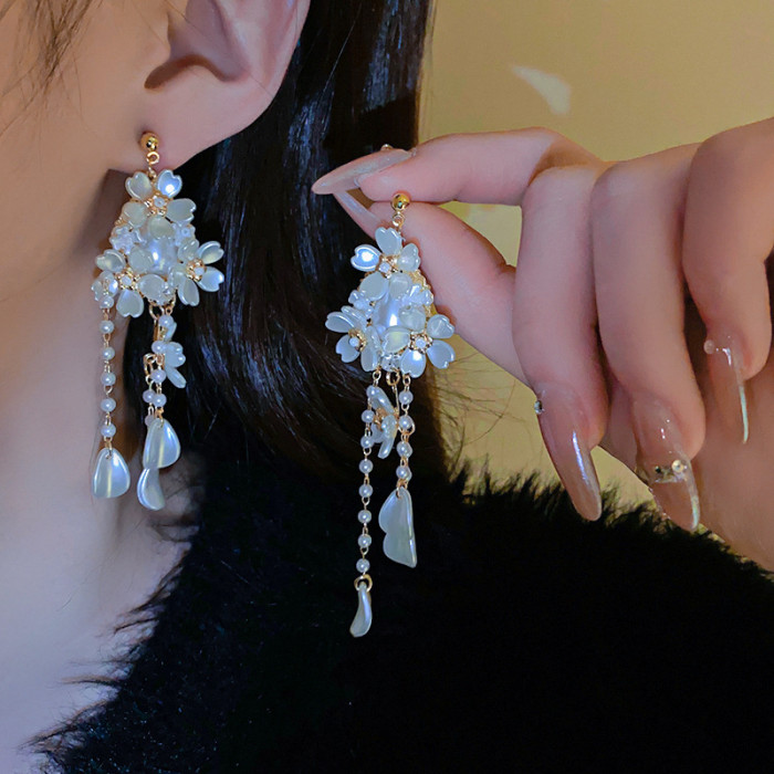 2pcs Silvery Needle Flower Pearl Tassel Long Earrings, Light Luxury, Niche High-End Design, Elegant Temperament, Retro Fashion Earrings