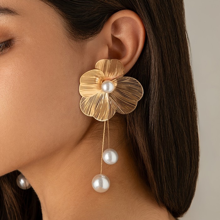 A Pair Of Sweet And Elegant Earrings With Imitation Pearl Flowers And Tassels For Women's Holidays, Birthdays, Dates, Dance Parties, Vacations, Shopping, Daily Commuting Accessories