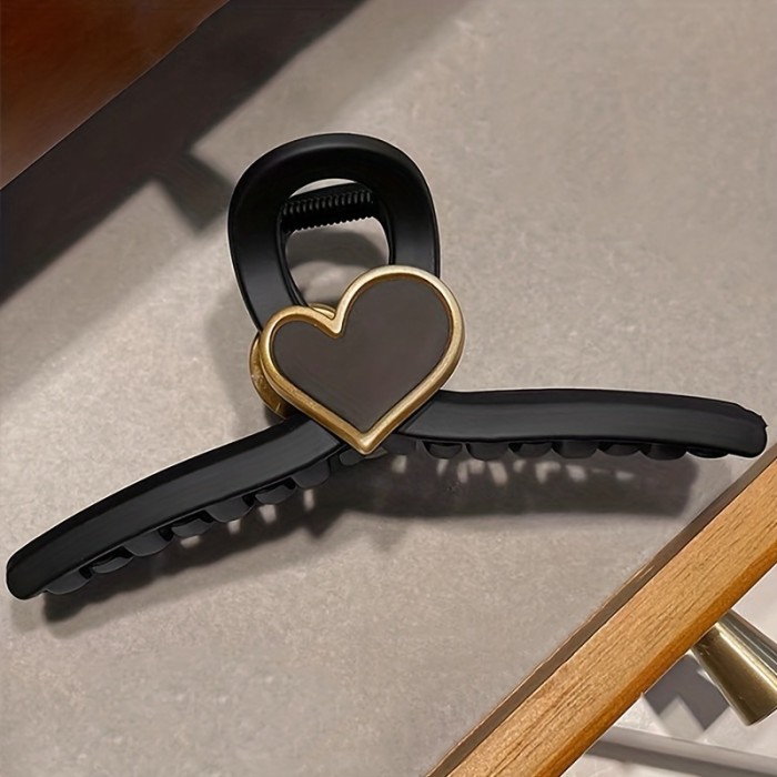 1pc Non-Slip Solid Color Hair Claw Clip with Heart Decoration, Strong Hold Grip for Thick Hair