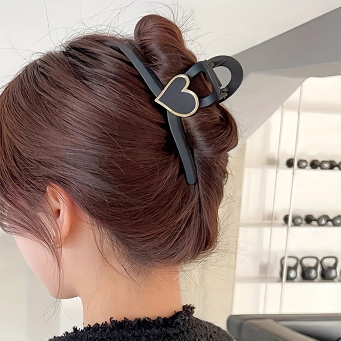 1pc Non-Slip Solid Color Hair Claw Clip with Heart Decoration, Strong Hold Grip for Thick Hair