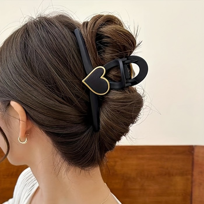 1pc Non-Slip Solid Color Hair Claw Clip with Heart Decoration, Strong Hold Grip for Thick Hair