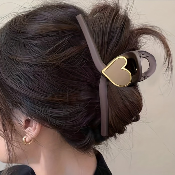 1pc Non-Slip Solid Color Hair Claw Clip with Heart Decoration, Strong Hold Grip for Thick Hair