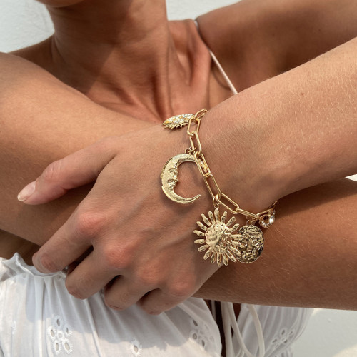 Moon Eye Crystal Pendant Bracelet Exaggerated Sunflower Metal Bracelet for Women Exquisite Luxurious Hiphop Rock Jewelry Gift