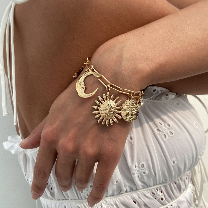 Moon Eye Crystal Pendant Bracelet Exaggerated Sunflower Metal Bracelet for Women Exquisite Luxurious Hiphop Rock Jewelry Gift