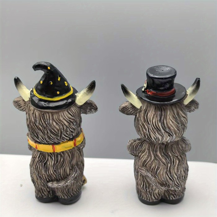 2pcs Halloween Highland Cow Figurines – Autumn Pumpkin Maple Leaf Resin Statues, Rustic Farmhouse Fall Decorations for Home, Garden & Table Decor