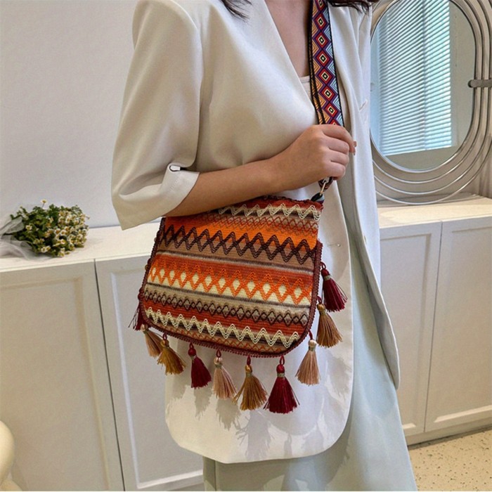 Women’s Vintage Crossbody Bag – Coffee Brown Small Purse with Chain Strap & Zipper
