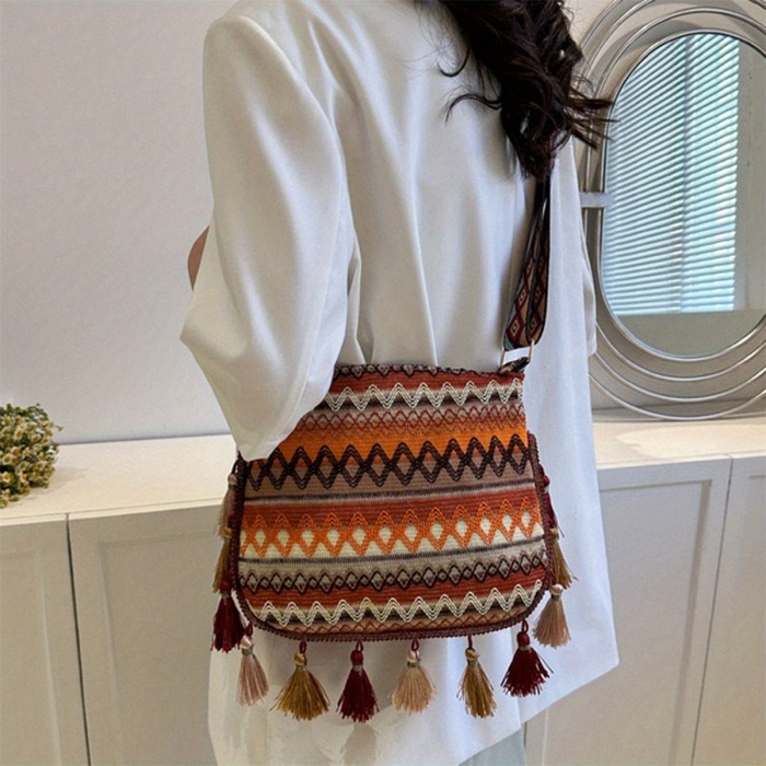 Women’s Vintage Crossbody Bag – Coffee Brown Small Purse with Chain Strap & Zipper