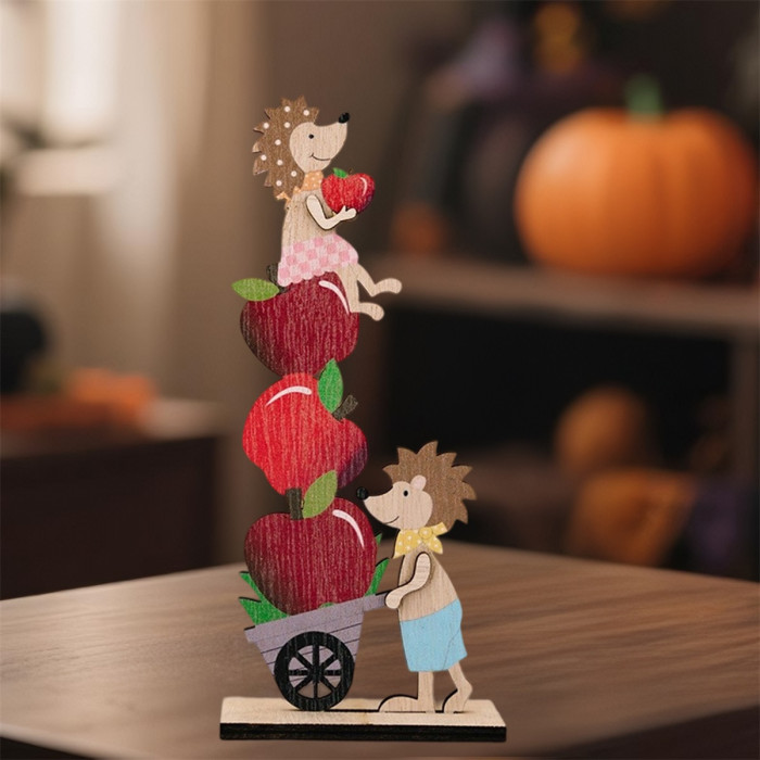 Charming Wooden Gnome & Hedgehog Thanksgiving Table Sign – Autumn Harvest Decor with Pumpkins, Apples & Sunflowers, Perfect Fall & Thanksgiving Home Decoration