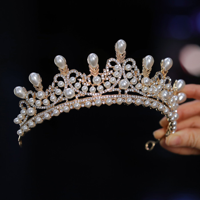 Bridal Headwear with a Gold Colour Ladies Exquisite Wedding Crown Classic Birthday Tiaras