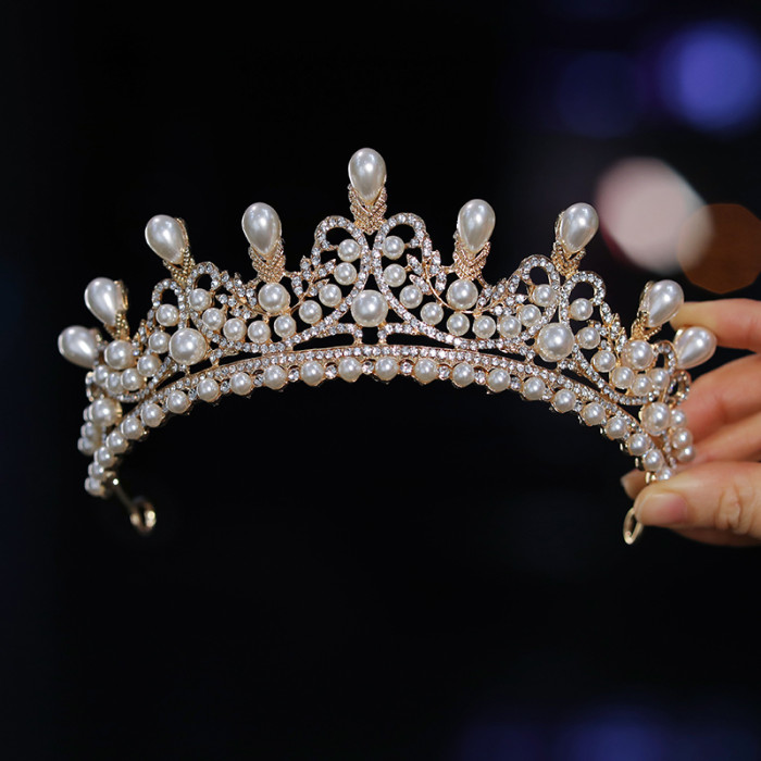 Bridal Headwear with a Gold Colour Ladies Exquisite Wedding Crown Classic Birthday Tiaras